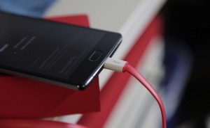 OnePlus 2 USB Type-C Kablosu Yangın Çıkarabilir!