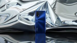 realme 7 pro Türkiye’de, 3 dakika şarj et 2,5 saat Youtube izle