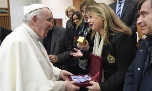 Papa Francis, aralarında Türk bilim insanının da bulunduğu heyeti kabul etti