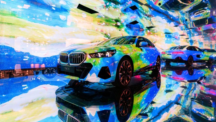 Ispirata alla nuova BMW i5, l’installazione “The Electric AI Canvas” è al Contemporary Istanbul