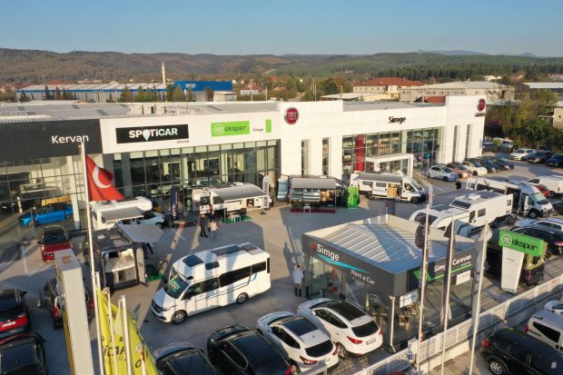 Stil Sahibi Hotomobil Modelleri, Simge Otomotiv Showroom’unda Göz Kamaştırdı